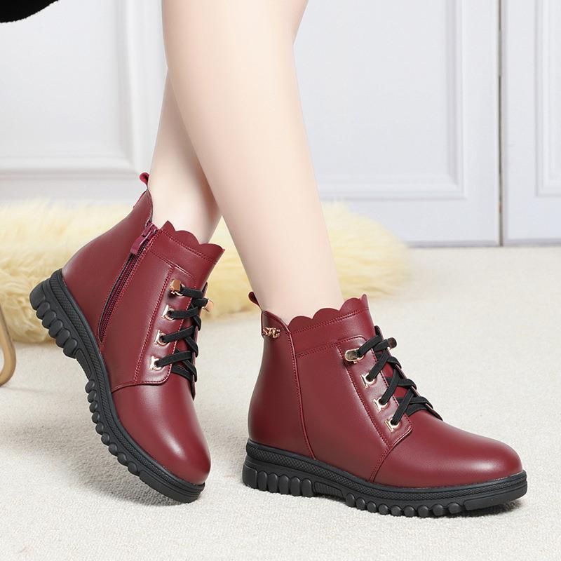 欧洲站妈妈鞋软皮棉鞋冬季新款平底短靴中老年女鞋马丁靴加绒皮鞋