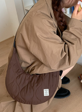 红鹮鸟秋冬新款饺子斜挎包