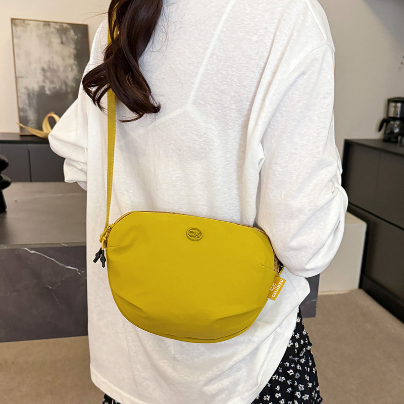 红鹮鸟尼龙布小包包2025ins时尚单肩包轻便休闲骑行女同款斜挎包