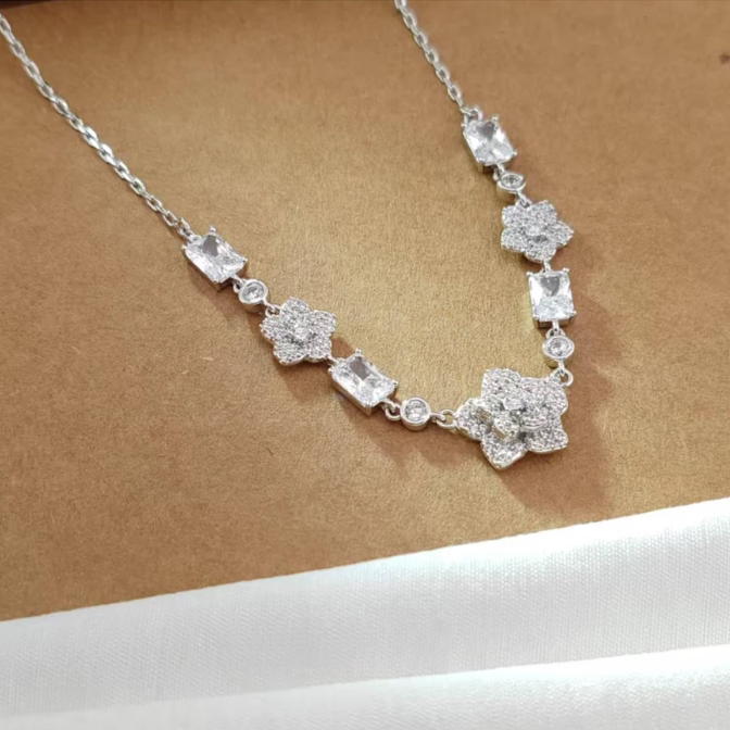 楠楠时尚气质复古山茶方块不规则优雅简约合金项链