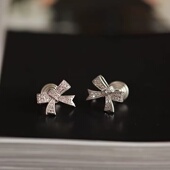 旭平银色丝带蝴蝶结密镶人造石蚊香盘耳夹轻奢精致感纯欲甜系耳饰