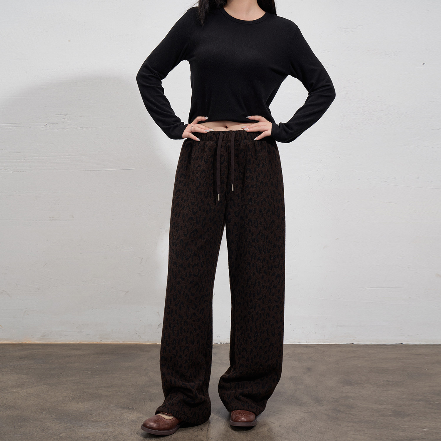 蕾蕾【小黑豹！】慵懒全松紧高腰抽绳豹纹窄版直筒休闲裤