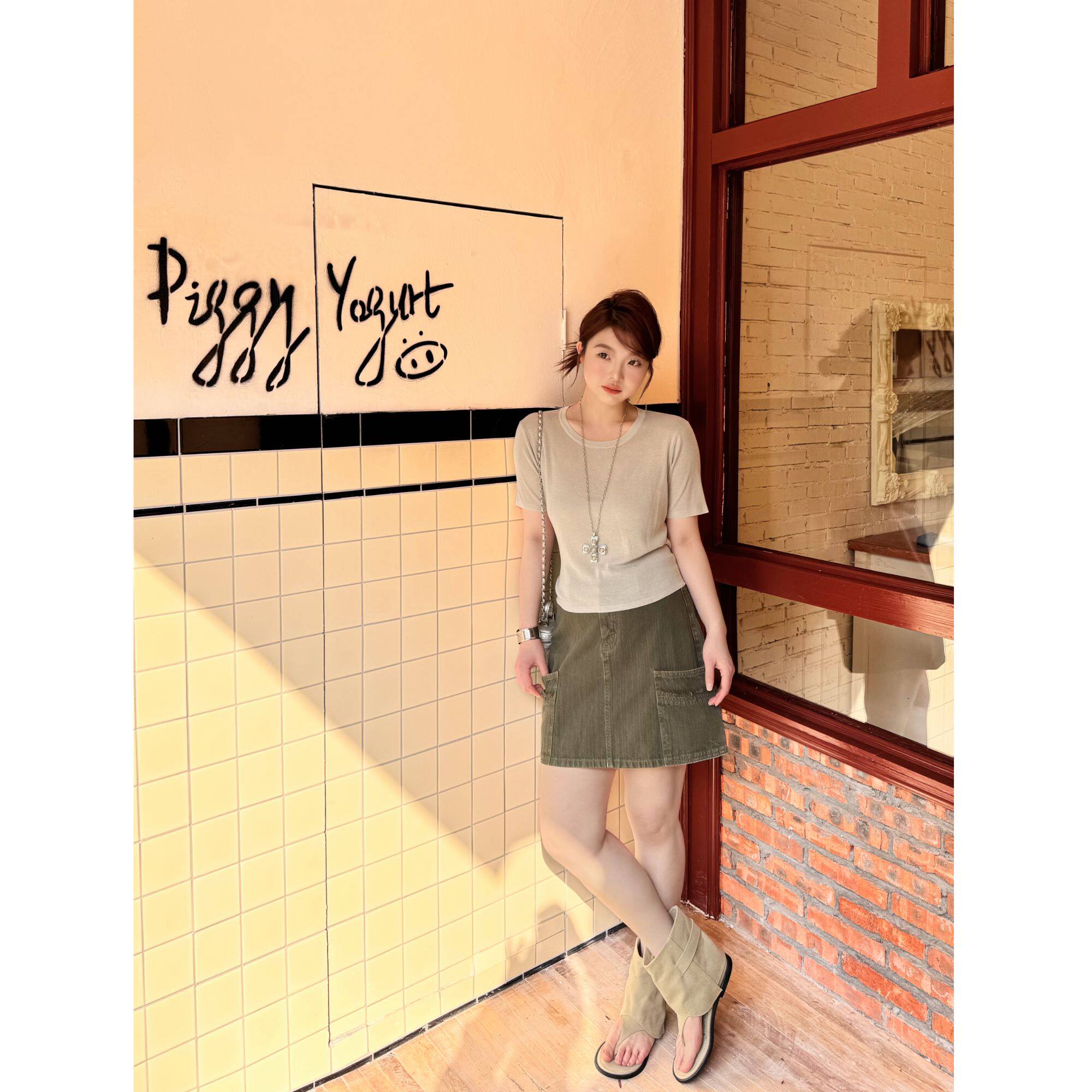 蕾蕾【果冻味的夏】后背露腰绑带纯色圆领短袖针织上衣