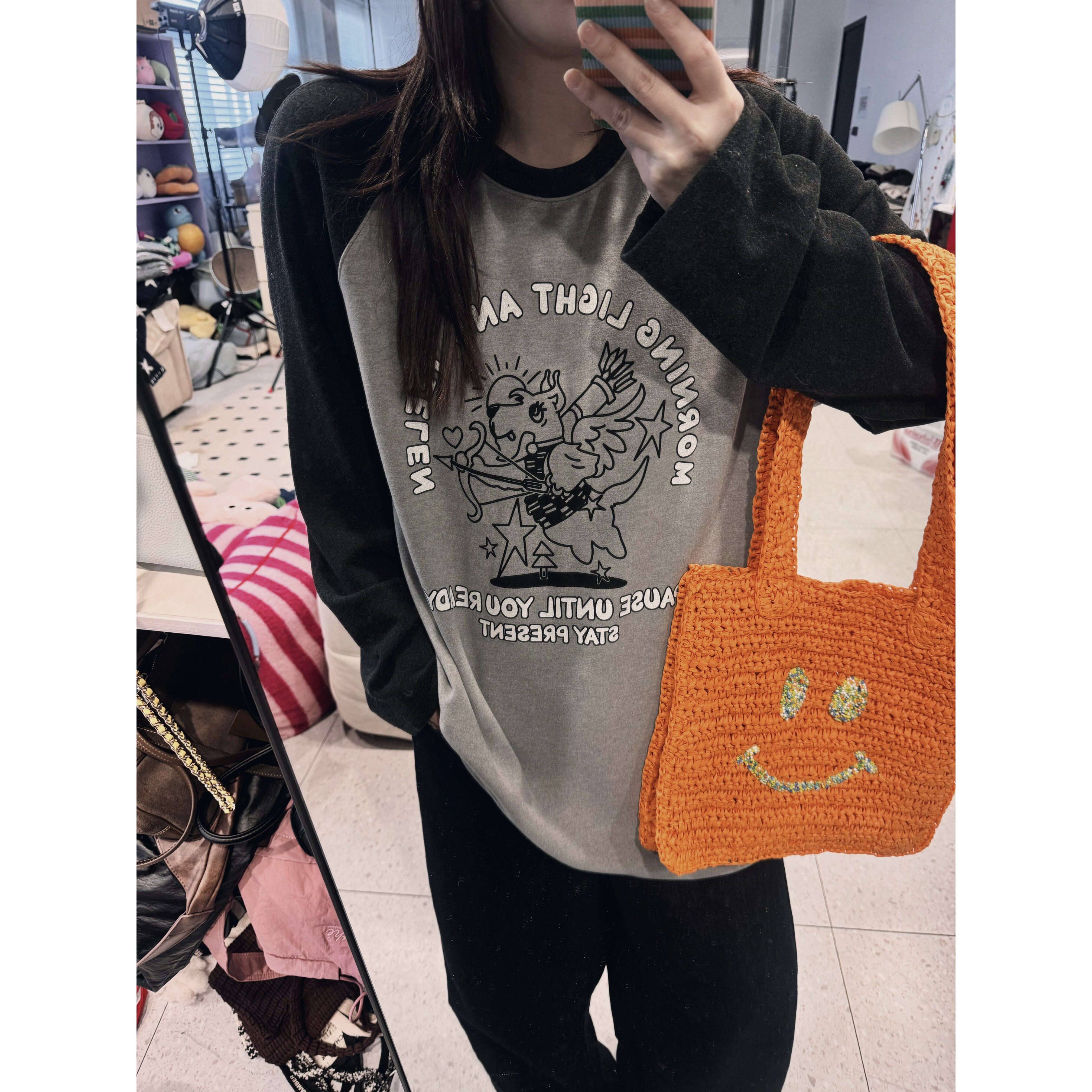 蕾蕾【色彩碰撞！】松弛感撞色插肩袖圆领字母涂鸦长袖上衣