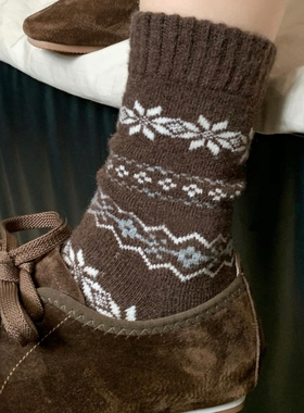 浓郁费尔岛复古栗子棕中筒袜~秋冬保暖绵羊毛袜哦~穿不腻的那种！