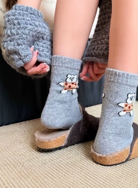 呜呜有被可爱到啊！波点小熊崽主宰秋冬rua~百搭学院风中筒袜子！