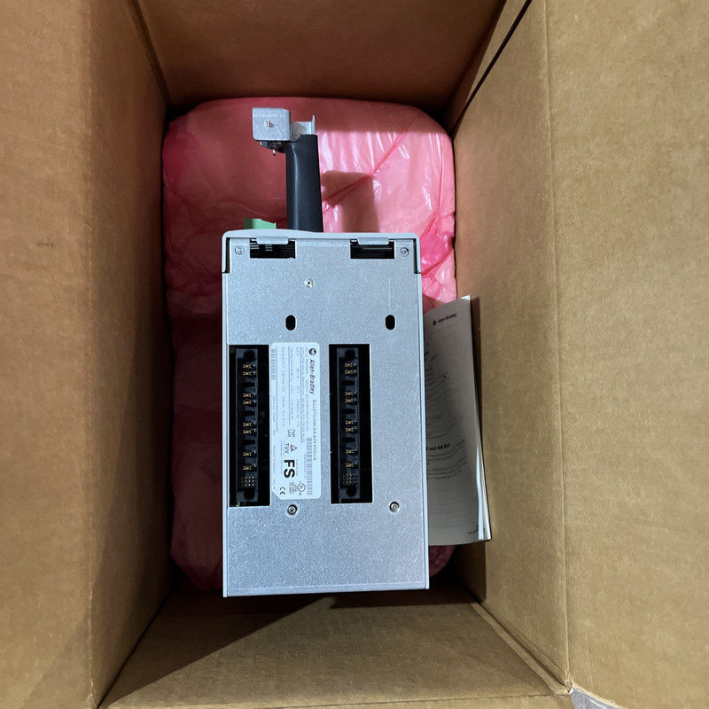 ALLEN BRADLEY 2094-BM03-S SER B AXIS MODULE NEW IN BOX 20% V