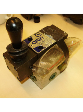 ARON TIPO AD 06.107 L Wegeventil Regelventil Hydraulikventil