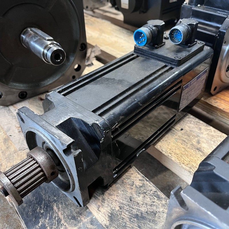 1x NUM BPH0952N5BA3CV2 Servomotor