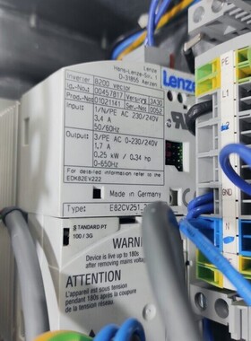 LENZE 8200 VETTORE EDK82EV222  025 KW  E82CV2512C  INVERTER