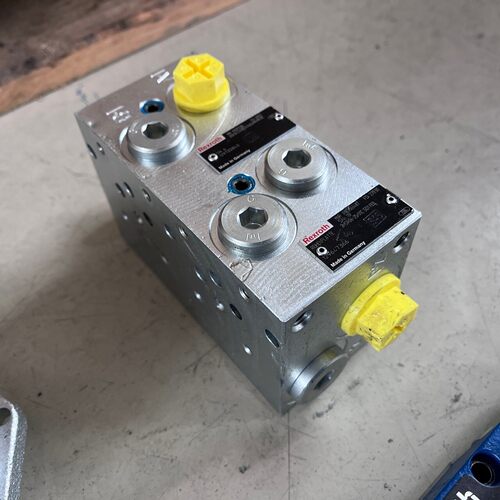 1x Rexroth 2HSR06-C2X/010D747A+2HSR06-25/01C R900912384+R901