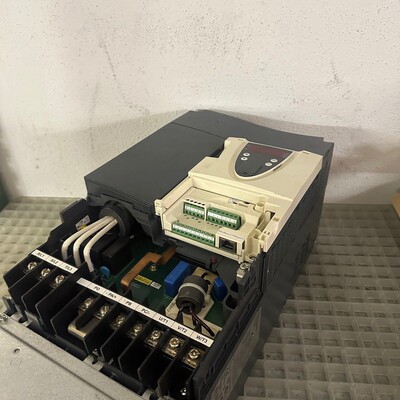 Schneider electrics Altivar 71 ATV71HD18N4Z Frequenzumrichte