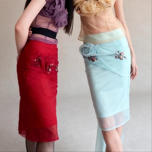 毛哩MOOLY新中式 配送蝴蝶结拖尾 手工立体蔷薇花网纱刺绣半裙女