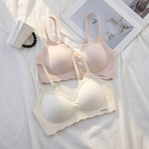 纯欲小胸聚拢无钢圈防下垂文胸