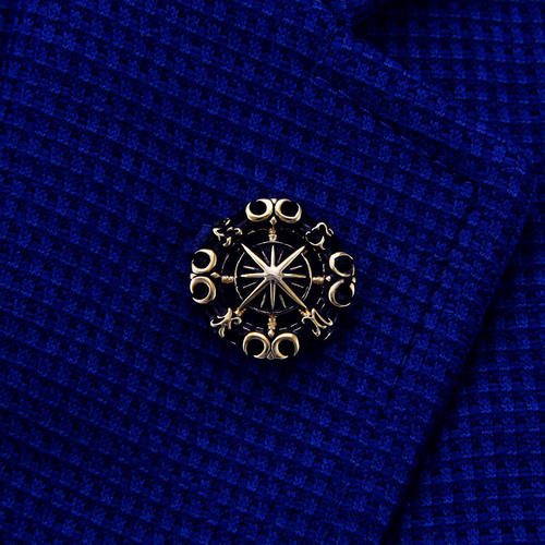 斯巴达航海家系列胸针金色罗盘