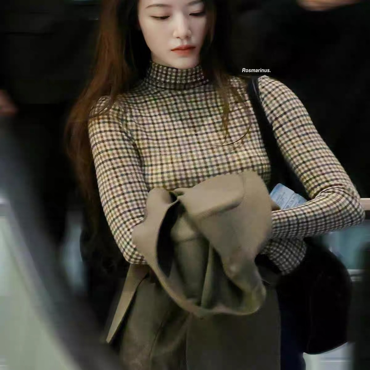 高领羊毛长袖格纹针织打底衫