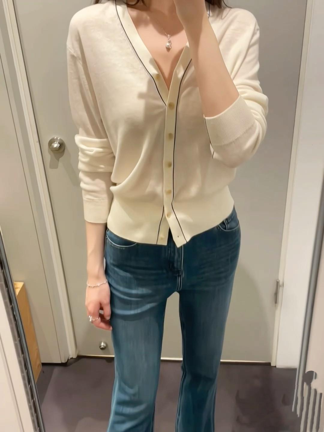 原C女士标准版型白色羊毛混纺V领开衫2025春季新品