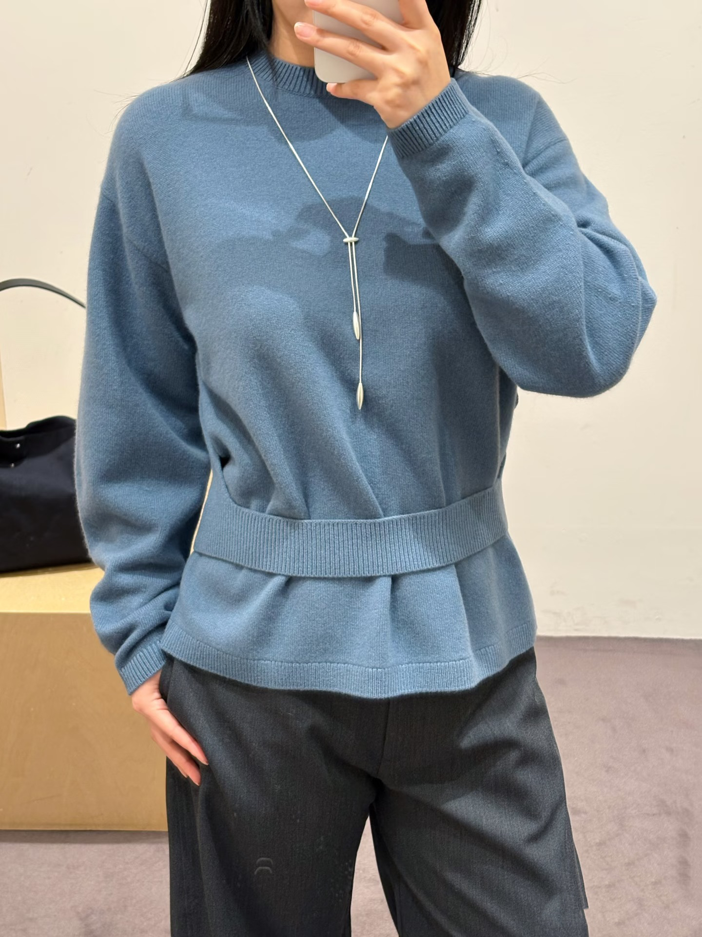 原 C新款女士标准版纯色美利奴羊毛圆领长袖腰带细节针织衫毛衣