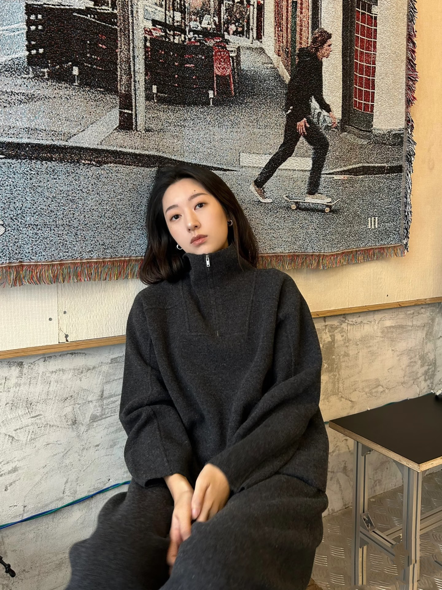 C女装黑灰色高领半拉链毛衣衫