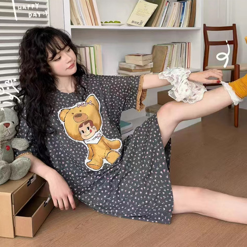 宽松碎花韩版大码卡通可爱圆领