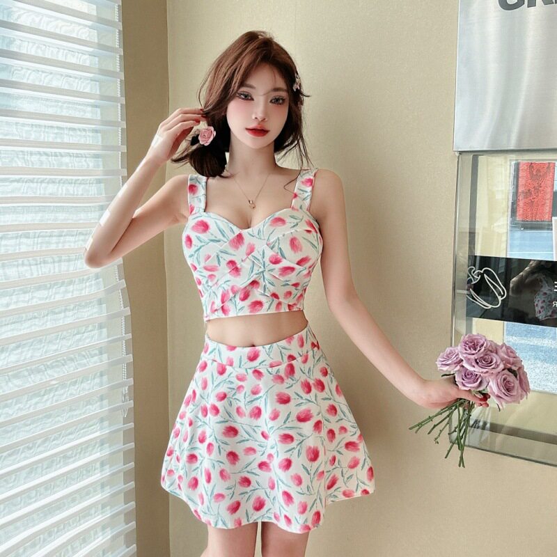 夏季套装低胸v领吊带露脐背心时尚短款碎花短裙气质度假A字连衣裙