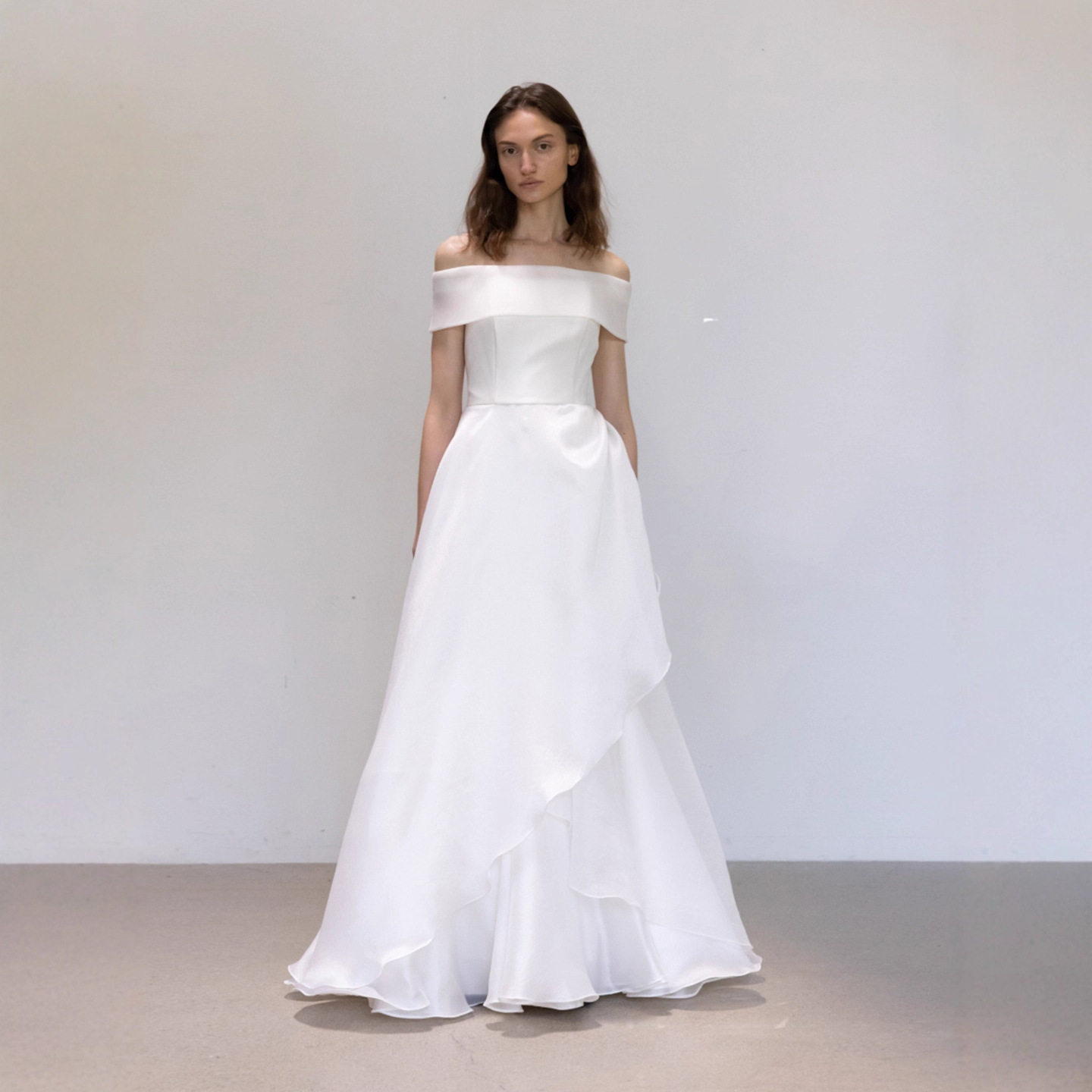 一字肩简约婚纱齐地出门纱订婚领证白裙户外婚礼文艺主纱旅拍轻纱