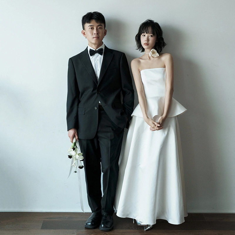 法式抹胸轻婚纱女2026秋冬新款婚纱旅拍高级感简约缎面小白裙礼服