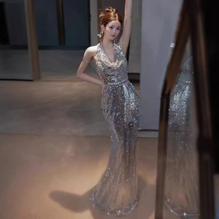 宴会晚礼服2026新款 银色亮片挂脖鱼尾晚礼服气质新娘敬酒服订婚裙