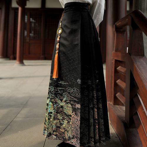 刺绣织金明制马面裙汉服重工黑色
