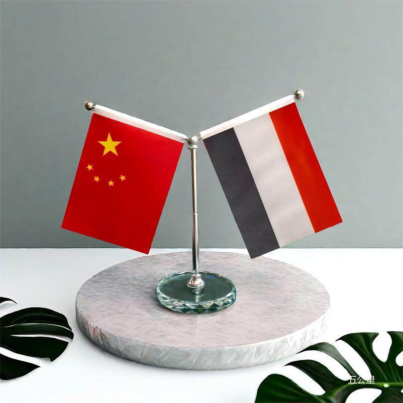 办公桌车载摆件装饰小红旗也门