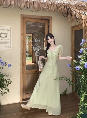 法式温柔荷叶边V领泡泡袖连衣裙夏季度假紫色系带收腰肌理感长裙