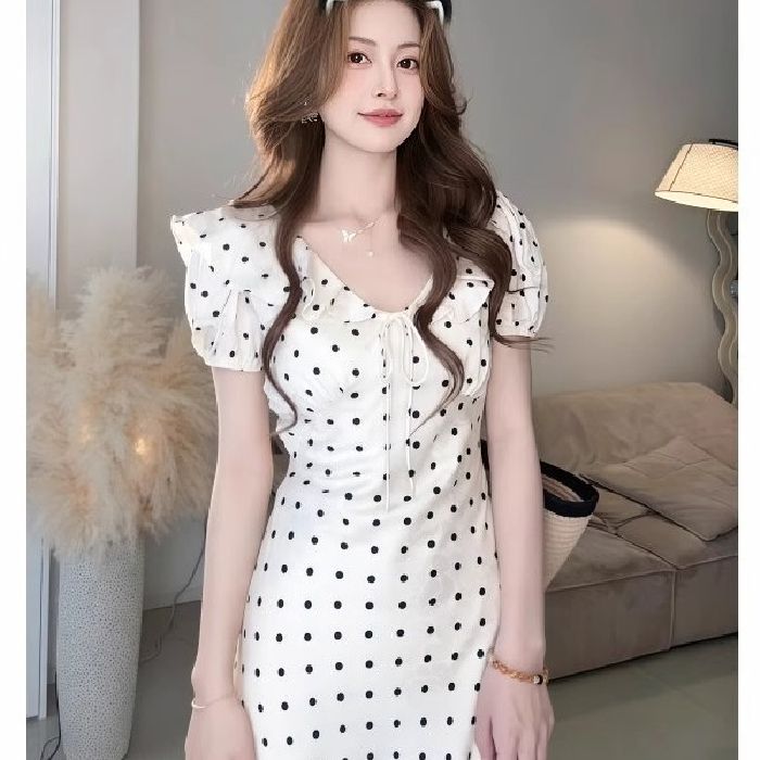 法式荷叶边波点泡泡袖蝴蝶结连衣裙女夏季新款女气质纯欲度假长裙