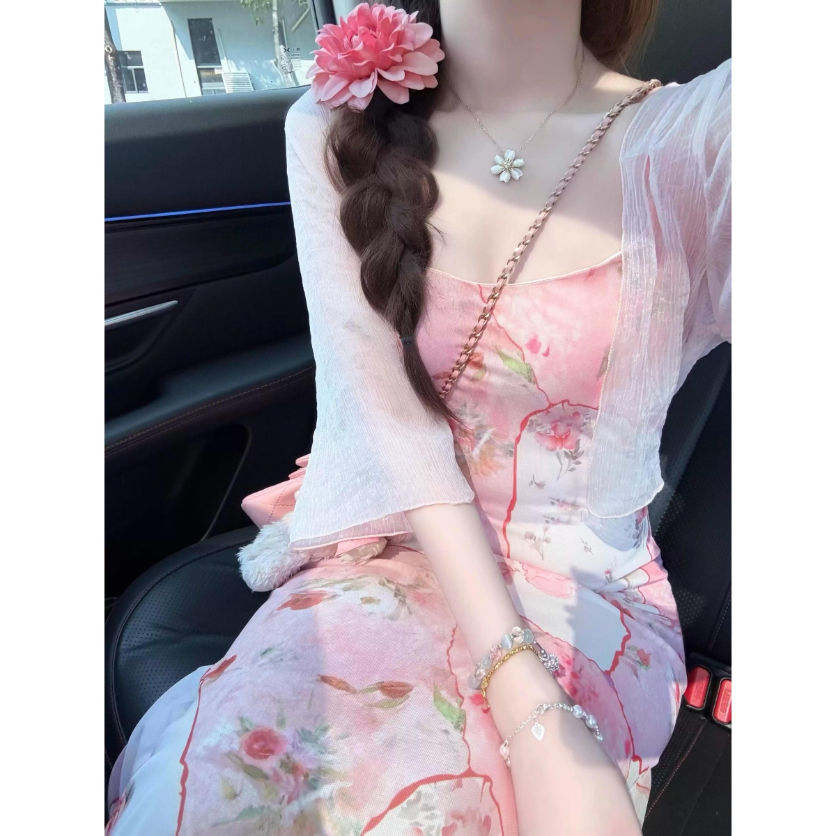 茶歇法式粉色碎花吊带连衣裙女气质收腰包臀沙滩裙绝美小裙子