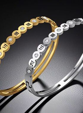 欧美不锈钢女士手饰镀波浪纹镶钻镂空罗马数字钛钢手环手镯设计感