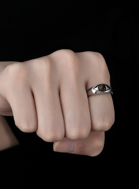 荷斯之眼戒指男铜材质复古设计高级感小巧简约指环女个性饰品