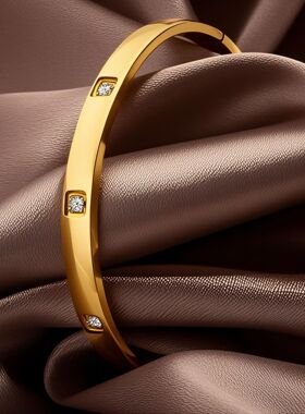 满钻锆石卡扣首饰品欧美时尚镶方钻手环女钛钢手镯气质优雅款