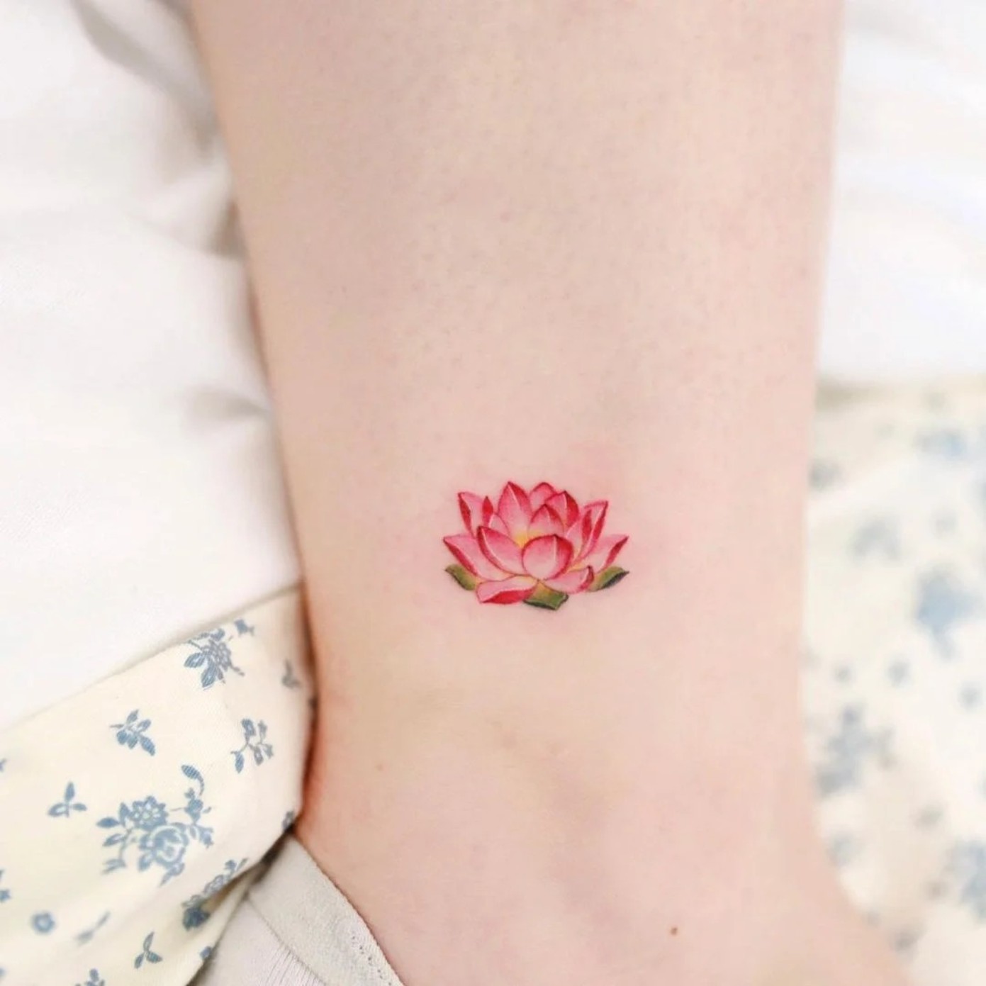 莲花手臂纹身贴小图案遮疤夏日脚踝贴纸荷花性感肩膀持久防水贴