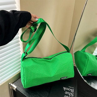 休闲简约风绿色格纹枕头包女大容量百搭单肩斜挎包