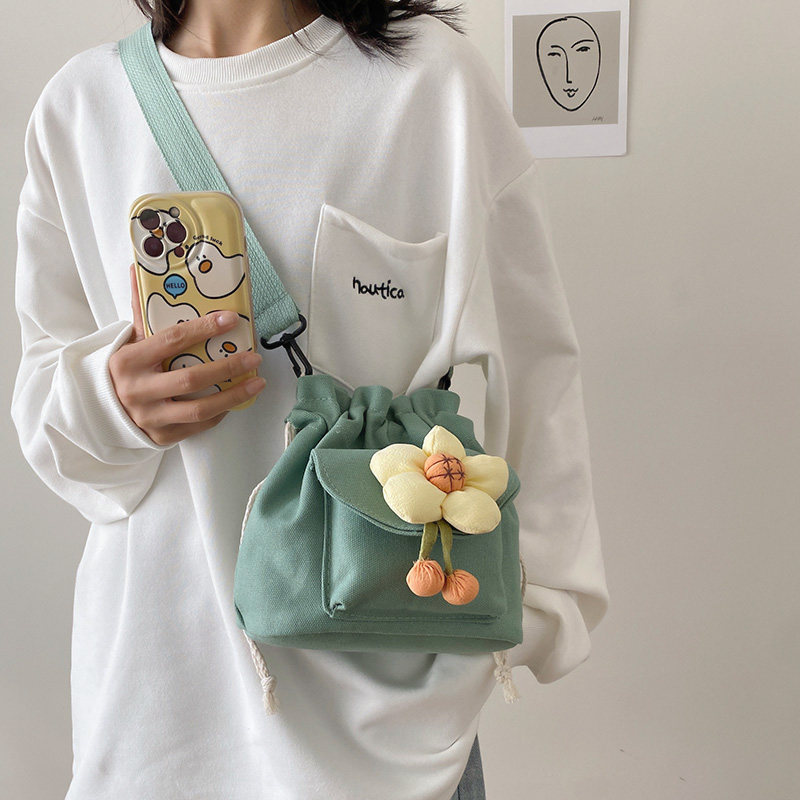 小包包女2022新款潮清新帆布单肩包可爱萌少女花朵斜跨水桶包