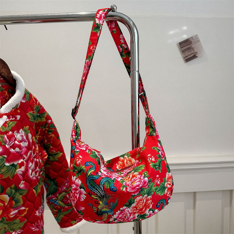 东北手提大花花单肩个性包包女2024新款时尚斜挎包大容量饺子包,箱包皮具/热销女包/男包,时尚帆布包,淘宝优惠券,粉丝福利购,淘宝优惠卷