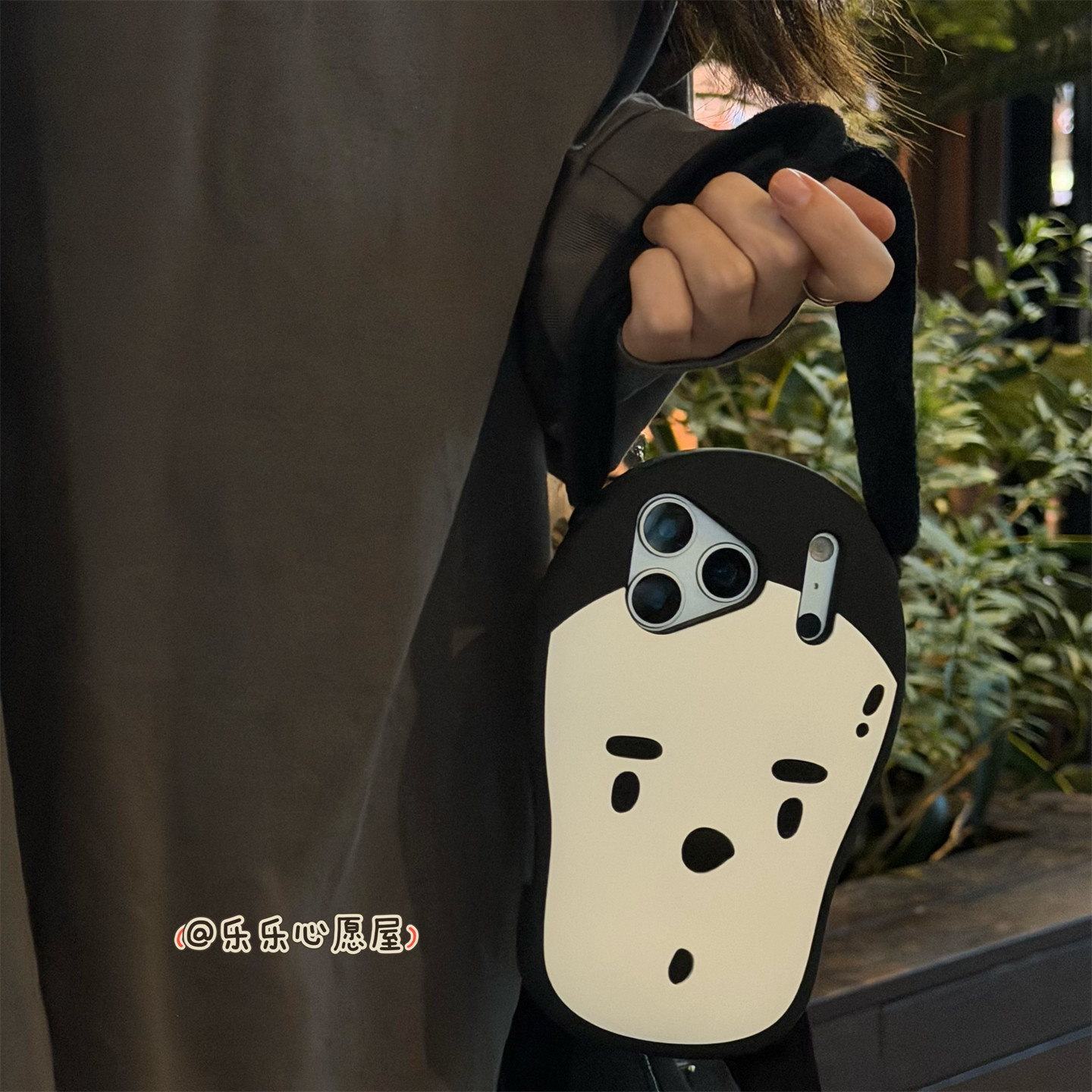 乐乐心愿屋 毛绒手提款史努比适用iPhone17promax手机壳苹果16pro防摔1543可爱卡通挂绳挂手防丢日韩国ins女