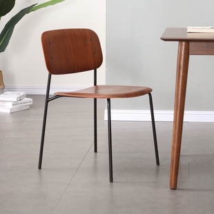 北欧原木餐椅实木简约现代设计师网红休闲餐厅椅铁艺脚木质靠背椅