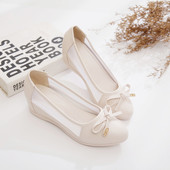 浅口圆头舒适缕空透气内增高豆豆鞋 新款 女中跟2026春季 坡跟单鞋