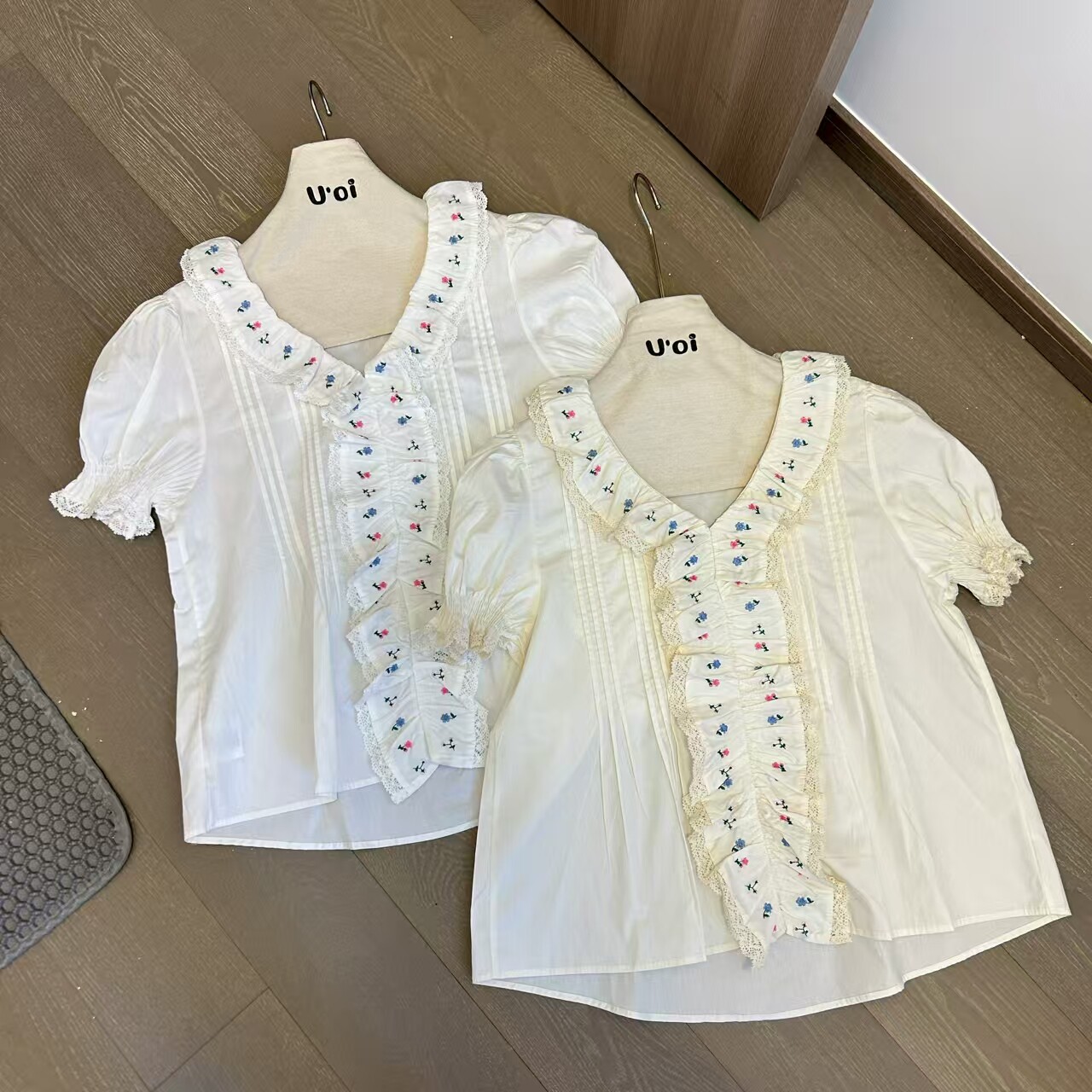 甜美少女风碎花V领泡泡袖衬衫女2026韩版短袖荷叶边减龄小个上衣