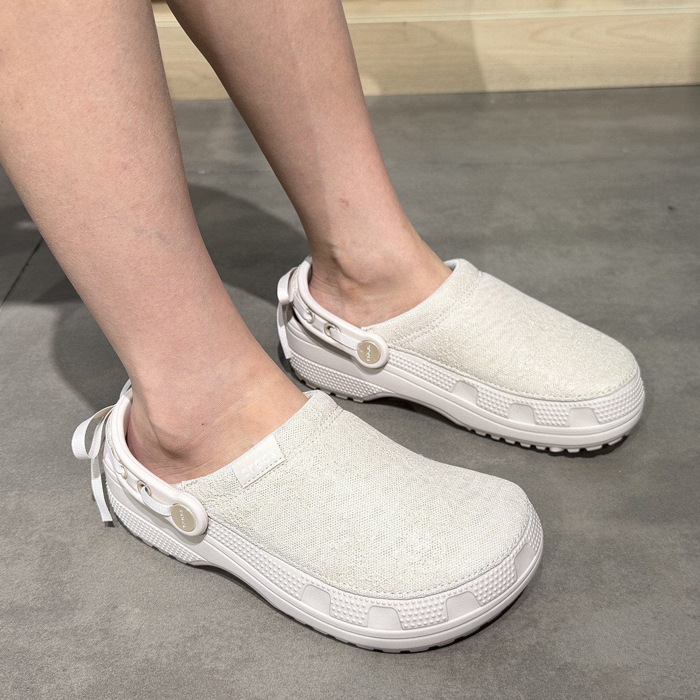 Crocs女鞋卡骆驰经典轻走蕾丝休闲一脚蹬沙滩洞洞凉拖鞋214049