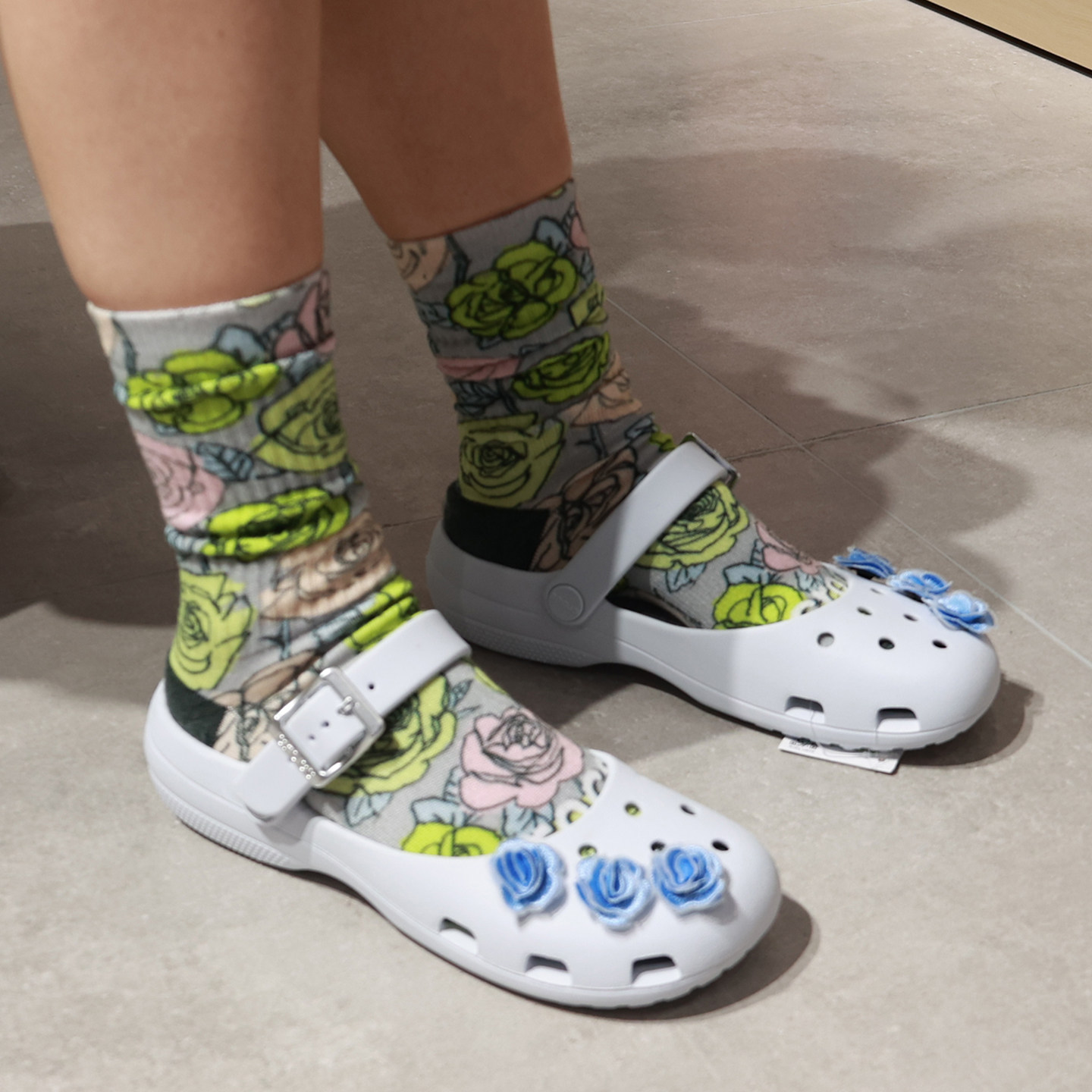 Crocs经典花卉金属扣平底芭蕾鞋