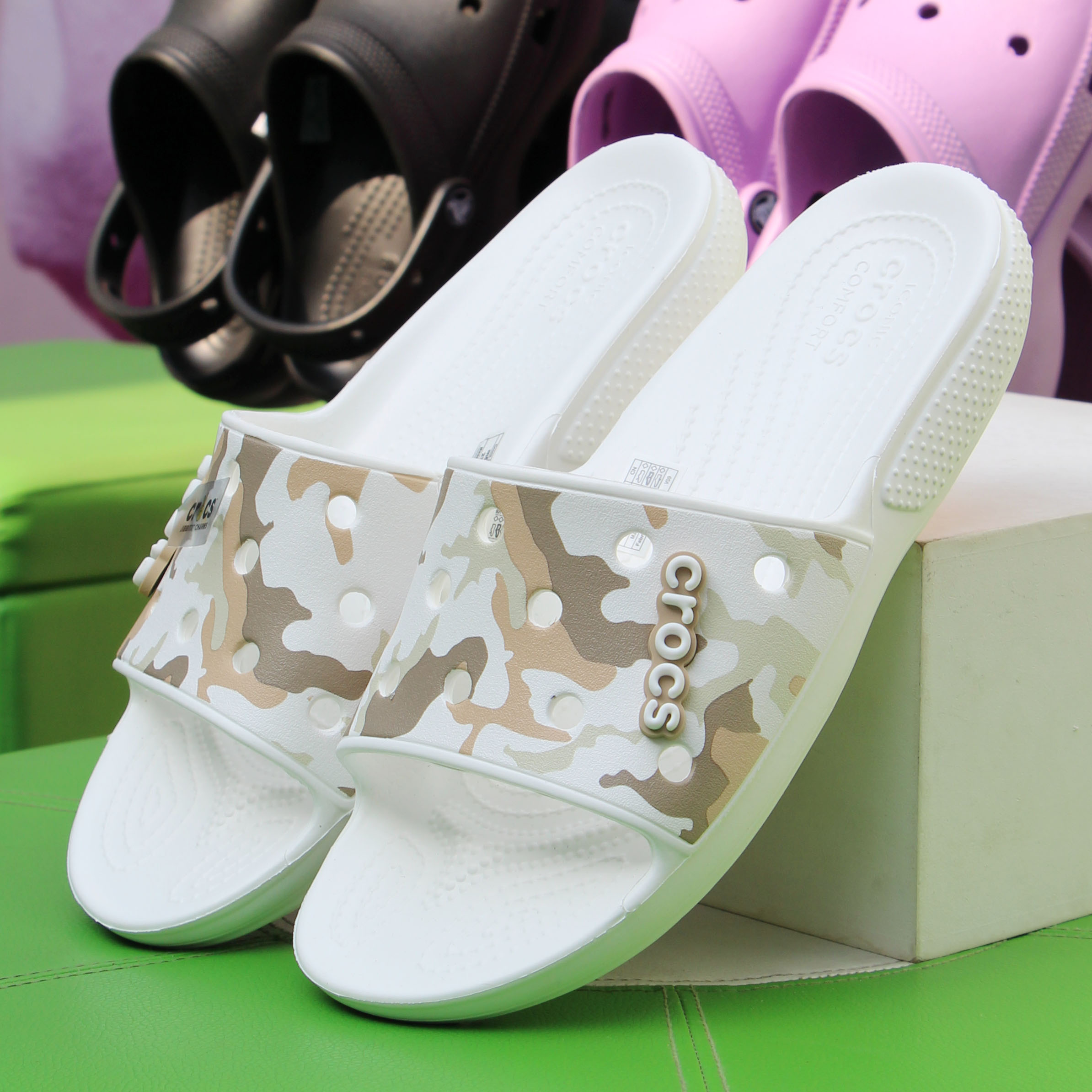 crocs洞洞鞋卡洛驰露趾迷彩一字拖涉水沙滩轻便家居凉拖鞋207280