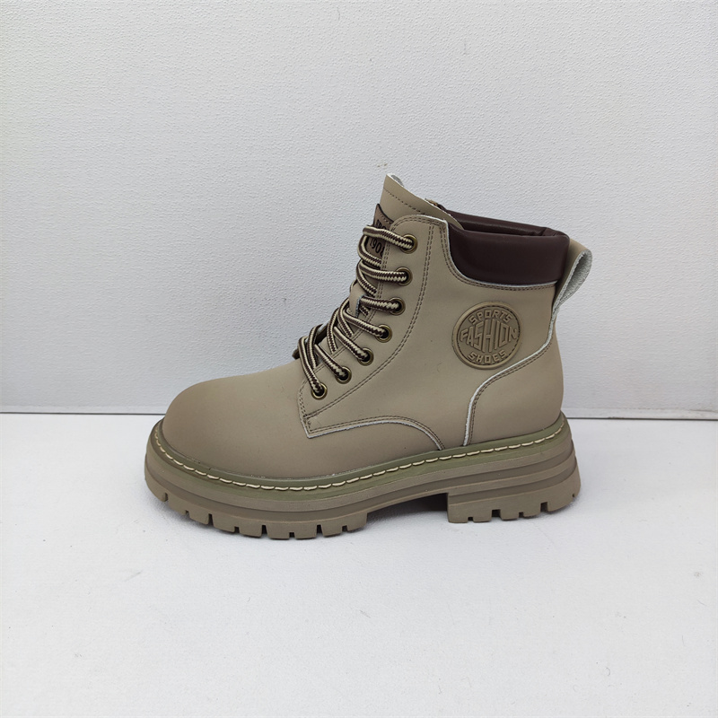 英伦风真皮马丁靴女短靴