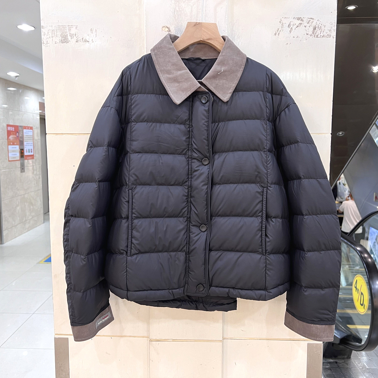 欧货时尚撞色翻领羽绒服90白鸭绒