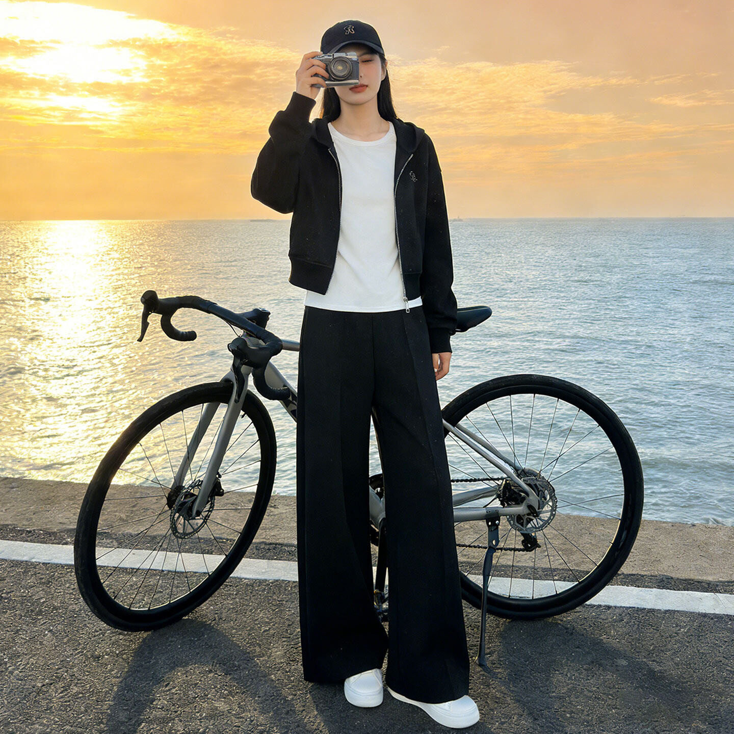 港风时尚休闲运动套装女春季连帽拉链卫衣内搭白色T恤长裤三件套